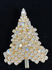 Vintage Eisenberg Ice Christmas Gold Tree Brooch Pin w/Rhinestones 2.25″