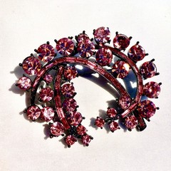 Vintage Ruby Red AB Rhinestone Cluster Brooch Pin 1.5″ Floral Starburst