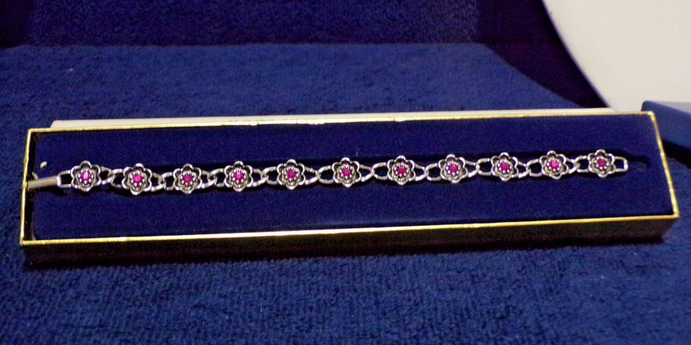 Avon 1974 Rosegay Convertable Bracelet or Choker Silvertone 8″ Rose Color Stones