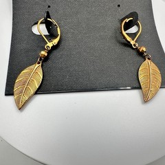 Vintage 90s Cookie Lee Gold Tone Feather Dangle Earrings Boho Style Jewelry
