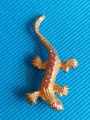 Vintage AAI Lizard/Gecko Pink Rhinestone Gold Tone Brooch/Pin. FREE SHIPPING