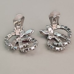 Vintage Hattie Carnegie Rhinestone Clip On Earrings Red Silver Tone Swirl 1 1/8″