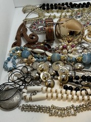 3.4 lb Vintage Costume Jewelry Lot Wear Repair Craft Lisner Napier Trifari Read
