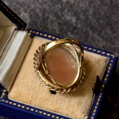 UNUSUAL VINTAGE 9K GOLD SHELL CAMEO RING MOSES & TABLETS COMMANDMENTS