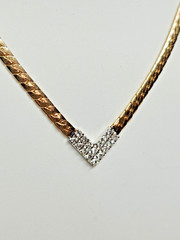 COOL 1980s 13-14k Multi-Tone Gold Herringbone Diamond Pave’ Chevron 16″ Necklace