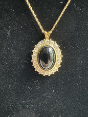 Vintage Signed TRIFARI Gold Tone Diamond Rhinestone Black Stone 17” Necklace