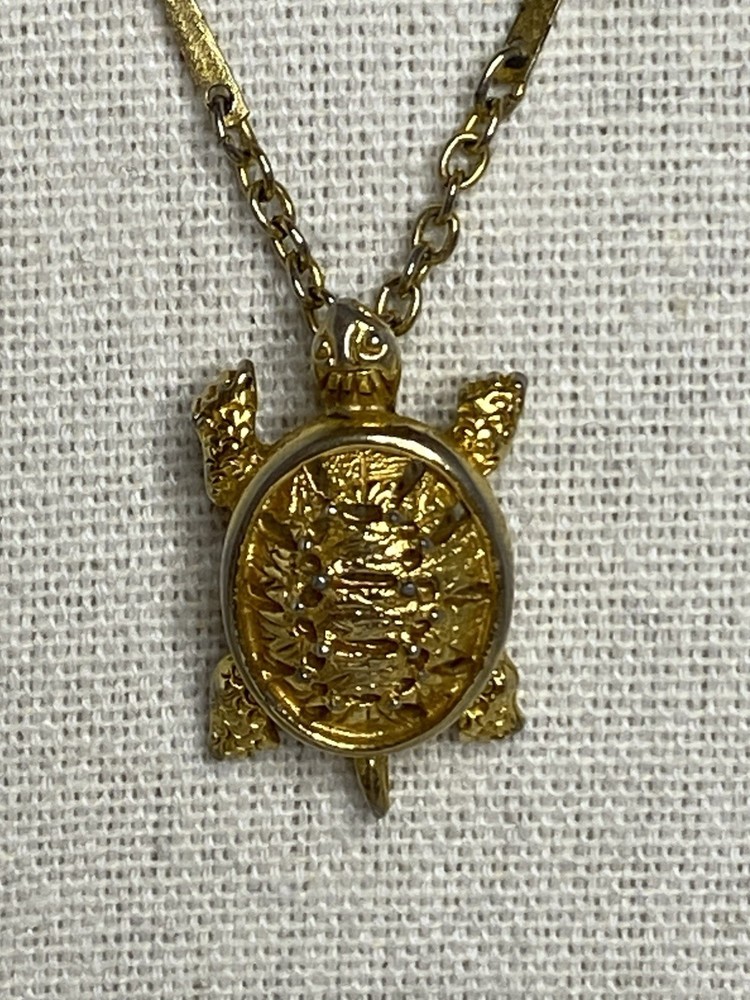 Vintage Sea Turtle Pendant Necklace Gold Tone Bar Link Chain Beach Ocean