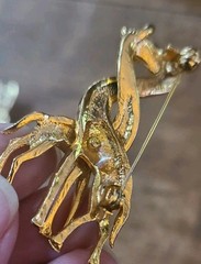 Vtg Giraffe Brooch White Black Enamel Giraffes Goldtone White Black 1.75 In