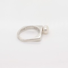 Signed Wesley Emmons Bar Top Modernist Sterling Silver & Button Pearl Ring