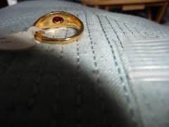 18KT G E PLATED GOLD TONE TINY RED STONE SZ 7.5 RING #31/18-1