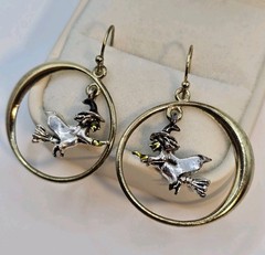 Avon 2008 Flying Witch Earrings Halloween Dangle Gold Tone Hoop Vintage Costume