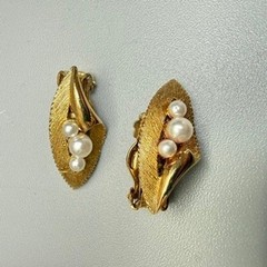 Vintage Gold Tone Leaf Imitation Pearl Cluster Brooch and Earrings Set MCM