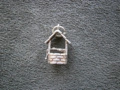 Wishing Well Pail on Wall Vintage Sterling Silver Bracelet Charm Pendant 1.6g