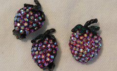Weiss Aurora Borealis Rhinestone Strawberry Fruit Brooch & Earrings Vintage Set