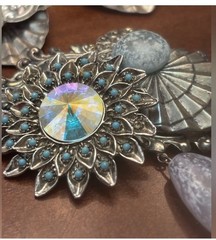 Vintage big brooch pin with matching clip earrings silver tone Aurora Crystal