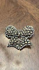 Vintage Weiss Bronze Rhinestone Ribbon Bow Brooch Gold Tone Signed Nice!