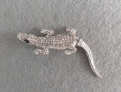 New Silvertone Alligator w/ Clear Crystals Articulated Movable Tail Pin Brooch