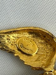 Vintage Hattie Carnegie Flying Bird Brooch Gold Tone Textured Signed 3.25in