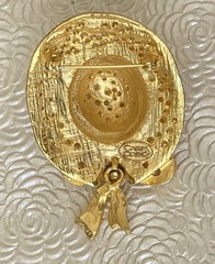 Vintage hat with dangle bow signed Casual Corner brooch pin