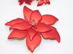 C400-VINTAGE PIN/BROOCH & PIERCED EARRINGS~POINTSETTIA~RED/GOLD TONE