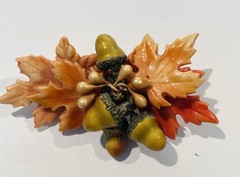 Vintage 1940s 1950s celluloid maple leaf & acorn pin earring set Fall Autumn