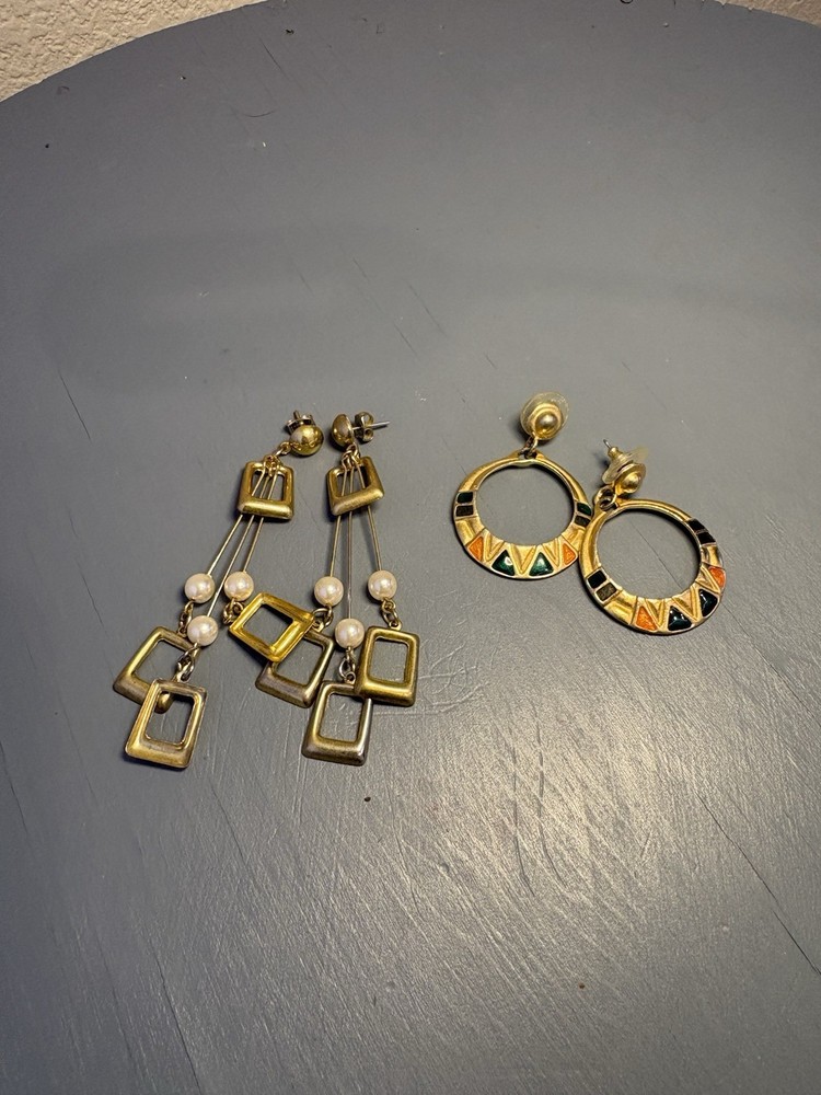 lot of two gold tone vintage 80s earrings
