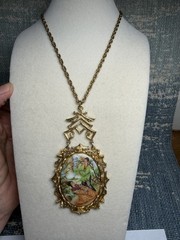 Beautiful Vintage Mode Art Asian Themed Necklace