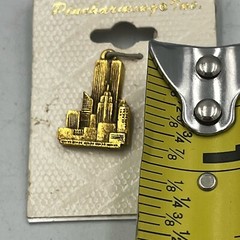 Vintage Pincharmingo NY New York Skyline World Trade Center Goldtone Charm