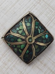Small Silver Tone Green Chip Stone Brooch READ MISSING A STONE