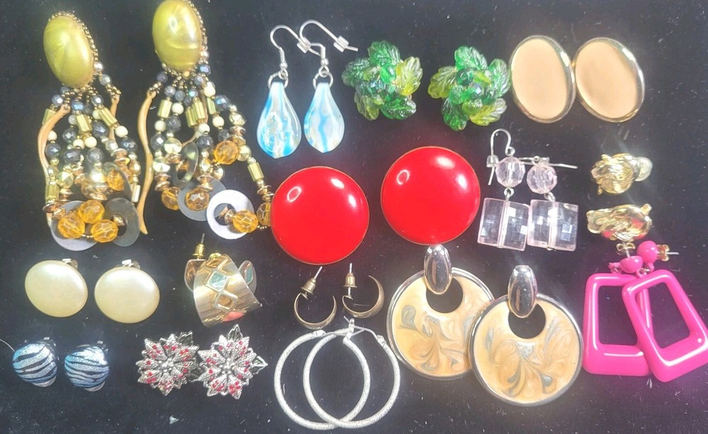 14 Pairs Vintage Earrings Dangling Studs Lot #49.