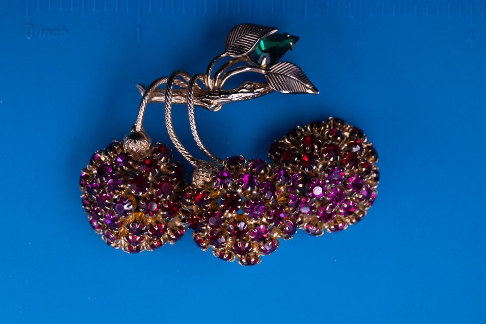 Vintage Cherry Cluster Brooch Gold Tone Approx 2.5″ L Rhinestone Red Purple