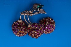 Vintage Cherry Cluster Brooch Gold Tone Approx 2.5″ L Rhinestone Red Purple