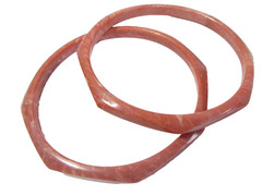 SET OF MATCHING OCTAGON MOLDED PLASTIC BANGLE BRACELETS THIN CORAL COLOR MARBLED