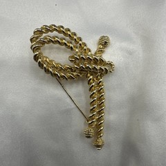 Three Mixed Vtg Gold Toned Brooches and One Pon.See pics.