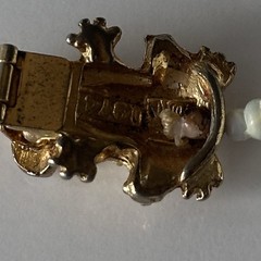 Rare 1974 Mimi di Niscemi Frog Clasp White Bead Choker Necklace Signed Vtg