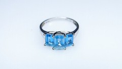 🌟Elegant 10K White Gold Ring w Trio of Blue Topaz Stones sz 7