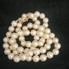 Vintage Monet 28″ Faux Pearls Necklace w/ Gold Clasp SIGNED Classy & Classic