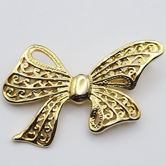 AAI Filigree Bow Jewelry Gold Tone Ribbon Pin Vintage 1990s Brooch Signed