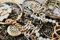 BEAUTIFUL VINTAGE JEWELRY LOT ALL WEARABLE 2 LBS #2 (U get what U C in pics:)