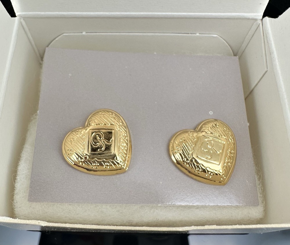 Avon Textured Heart Goldtone Earrings R Monogram Initial Valentine Pierced Vtg