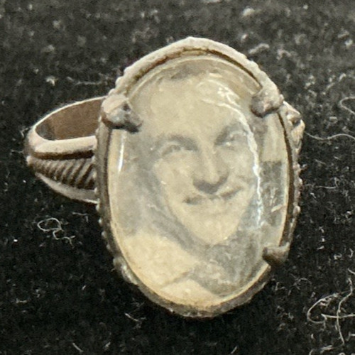VTG Memorial Photograph Ring c1930s 1940s Portrait Under Glass Brass