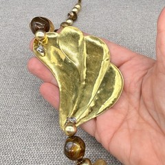 Vintage Necklace Marbled Acrylic Beads Gold Tone Metal Leaf Pendant 17 Inches