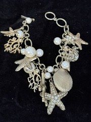 Vintage Mod Retro Sea Shell Starfish Beach Charm Gold Tone Cha Cha Bracelet