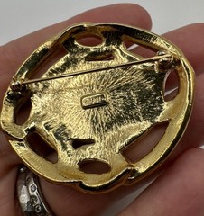Vintage Trifari Gold Toned Black Enamel Oval Cabochon 2” Brooch Pin 80s-90s