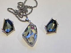Gorgeous 18KT Gold Plated Necklace with Matching Earrings SPARKLY