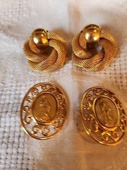 2 Pairs Vintage Gold Chunky Mid Century Clip Earrings #120