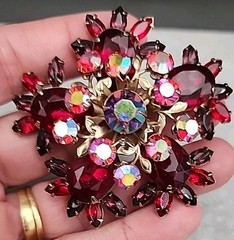 Vintage gold-toned Brooch featuring Ruby Red Navette and round Aurora Borealis