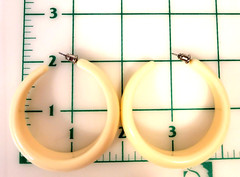 Vintage Huge Creamy Beige Plastic Hoop Earrings Pierced 2″ Diameter! MOD 1960’s