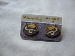 VINTAGE SAMUEL HUANG DESIGNER CLOISONNE RETRO ABSTRACT FAN WHITE & GRAY EARRINGS