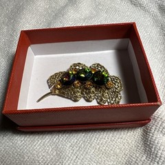 Vintage Filigree Leaf Watermelon Rivoli Vitrail Crystal Gold Tone Brooch Pin